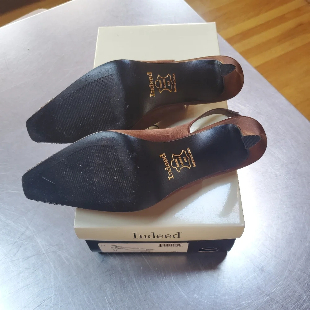 Like new Indeed Saturn Style Bronze‎ Slingback Heel